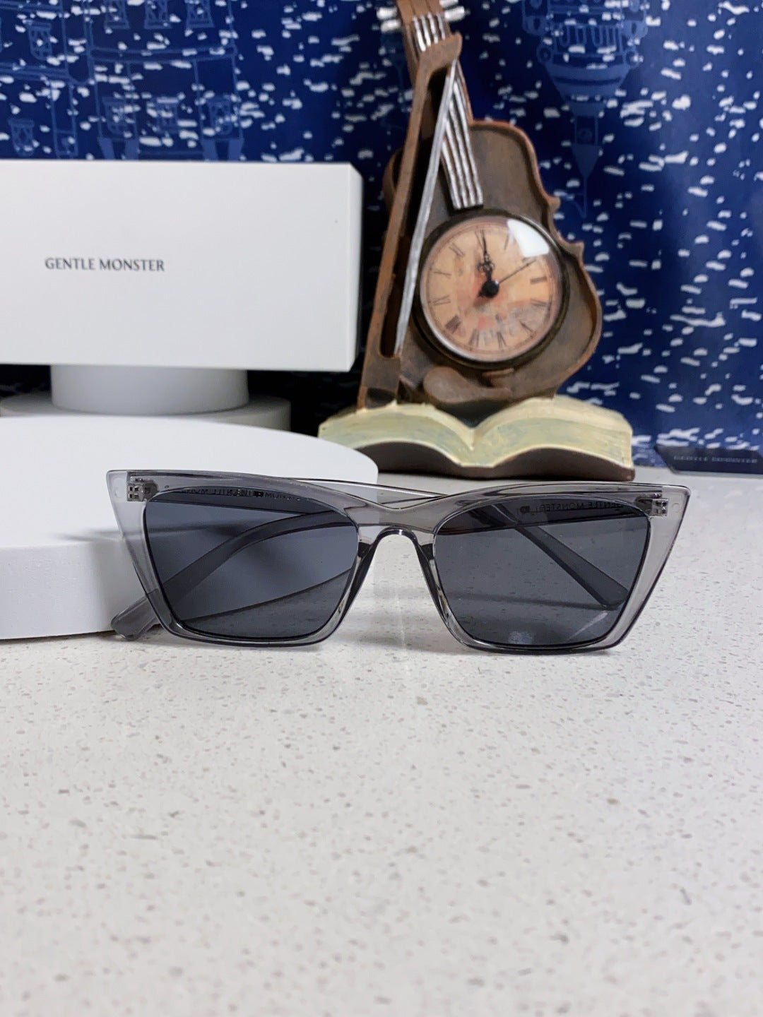 Gentle Monster TALIN Cat-Eye Black Lens Sunglasses for Men & Women - 488061 - detail image 9