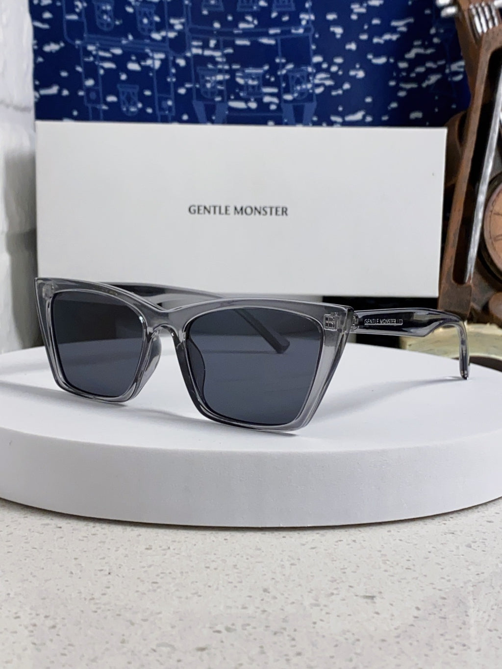 Gentle Monster TALIN Cat-Eye Black Lens Sunglasses for Men & Women - 488061