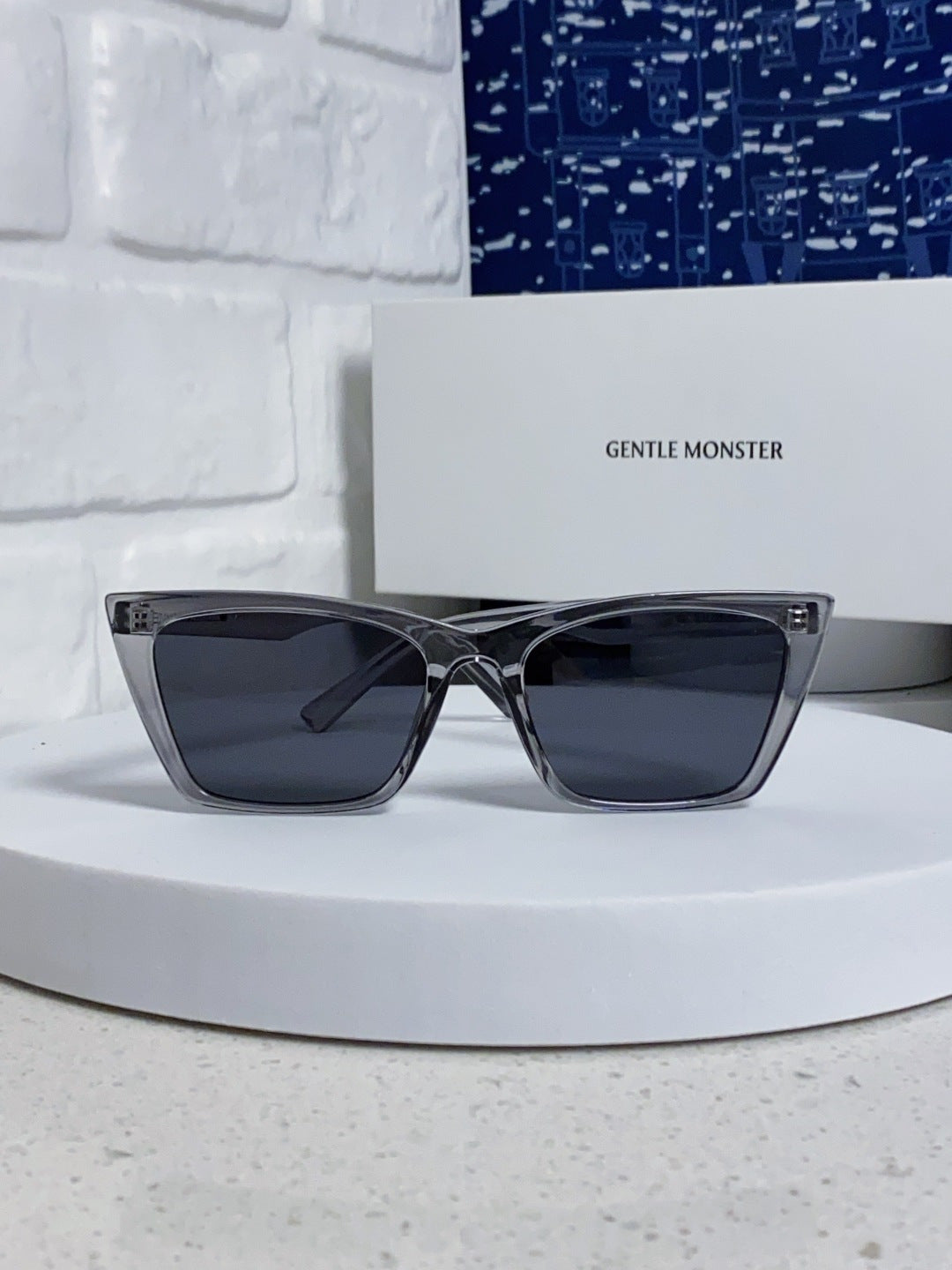 Gentle Monster TALIN Cat-Eye Black Lens Sunglasses for Men & Women - 488061 - detail image 2