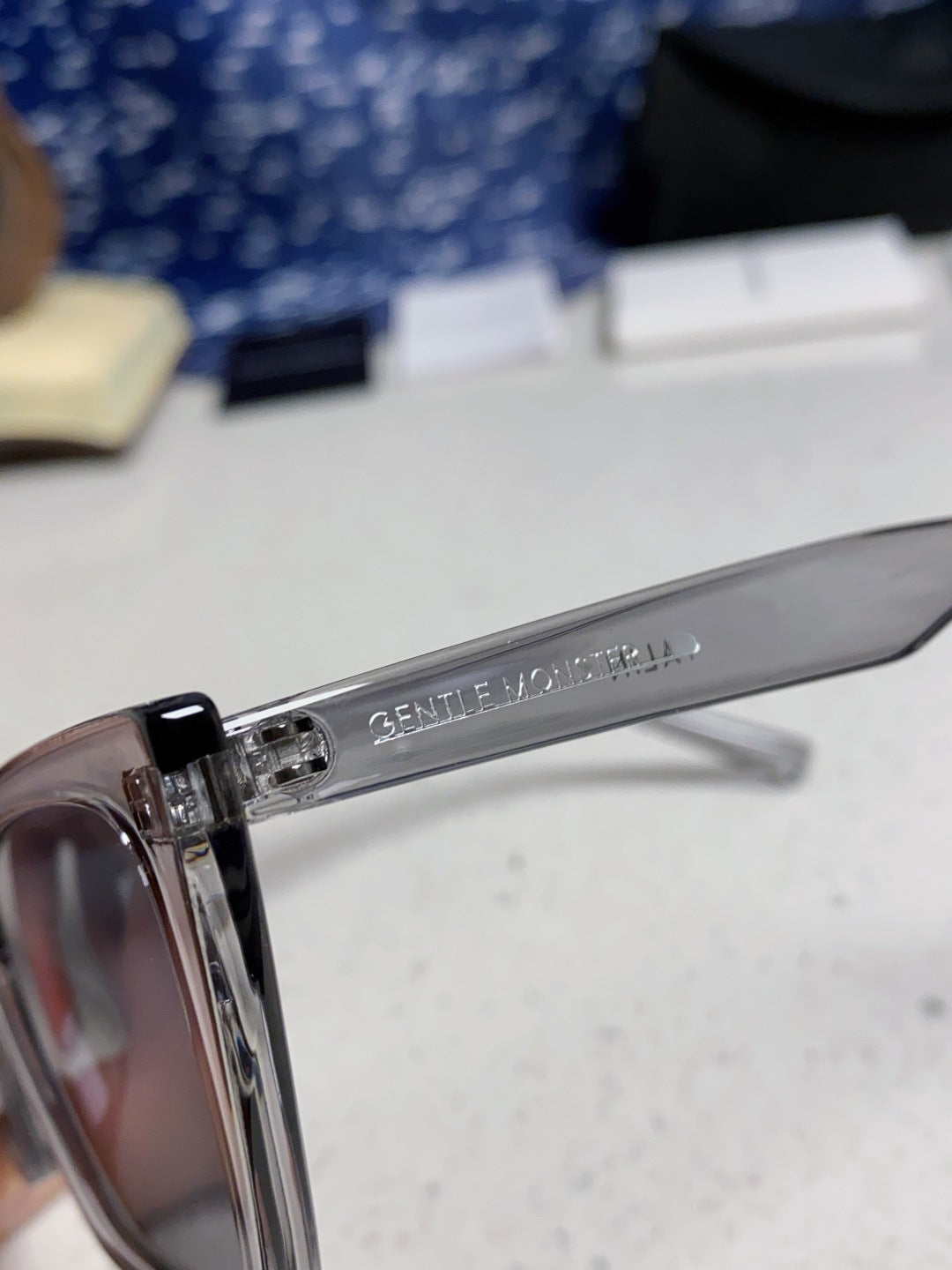 Gentle Monster TALIN Cat-Eye Black Lens Sunglasses for Men & Women - 488061 - detail image 7