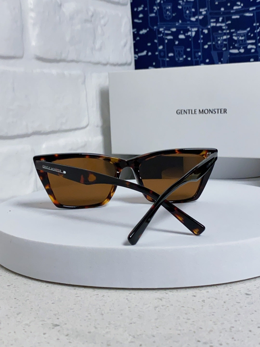 Gentle Monster TALIN Cat-Eye Brown Lens Sunglasses for Men & Women - detail image 3