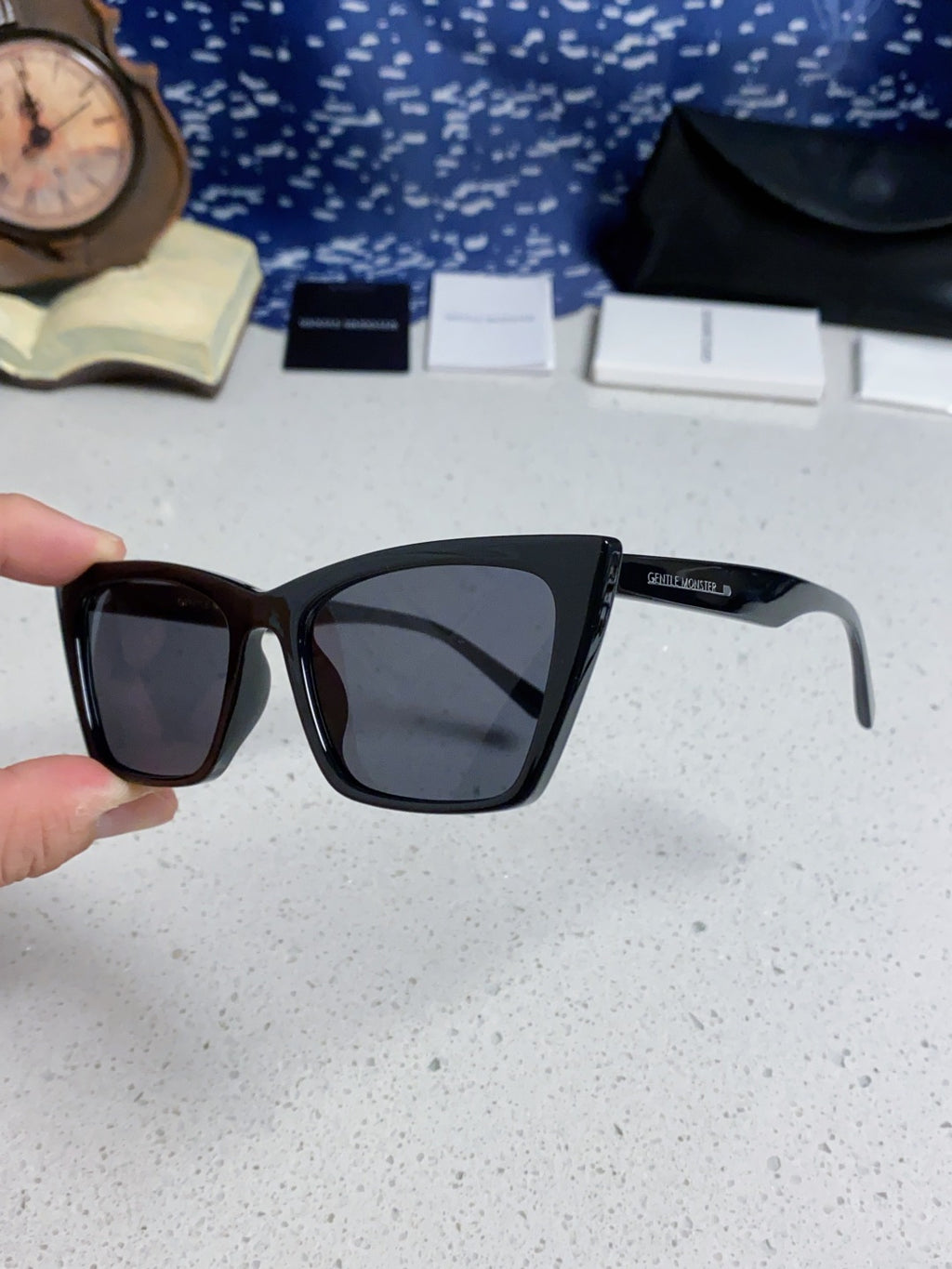 Gentle Monster TALIN Cat-Eye Black Lens Sunglasses for Men & Women - 358890 - detail image 6