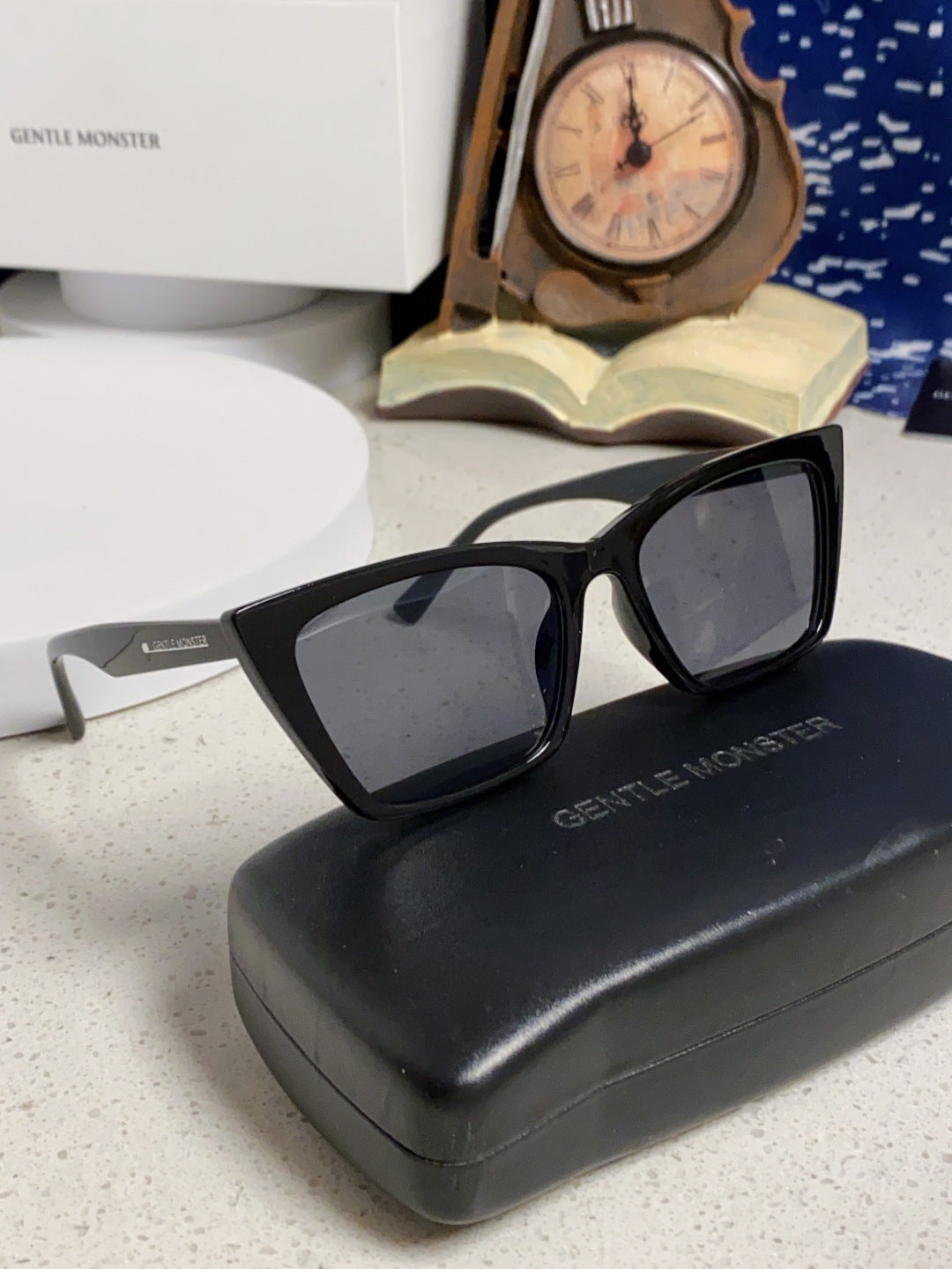 Gentle Monster TALIN Cat-Eye Black Lens Sunglasses for Men & Women - 358890 - detail image 10