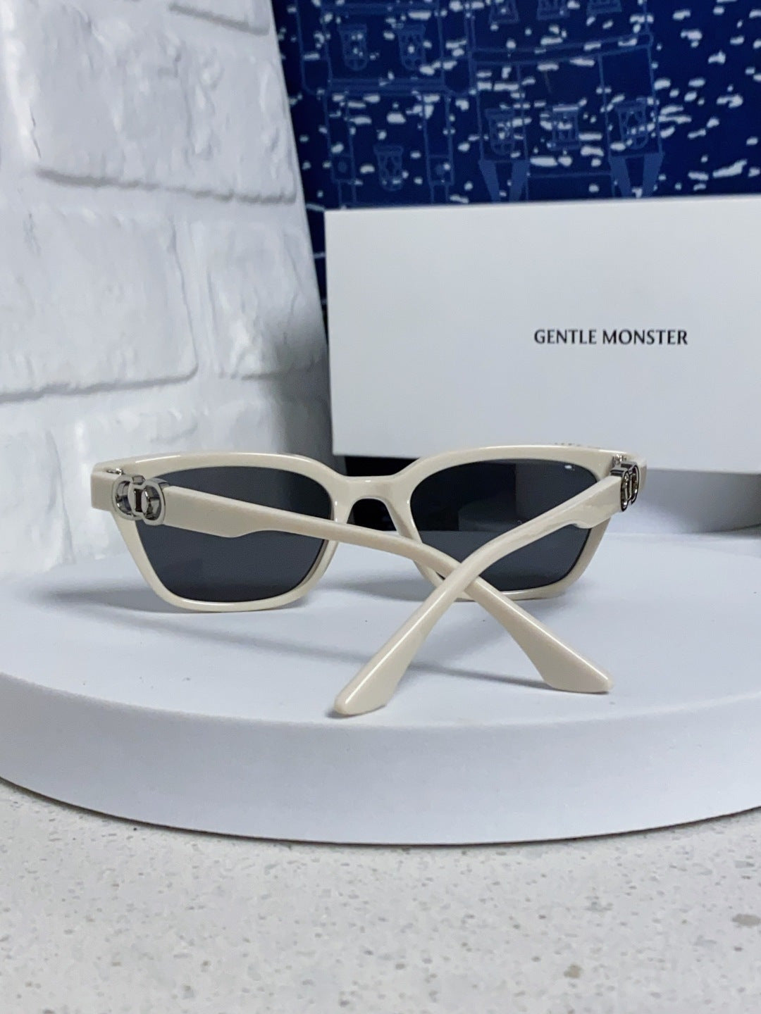 Gentle Monster XOXO Square Silver Lens Sunglasses for Men & Women - detail image 3