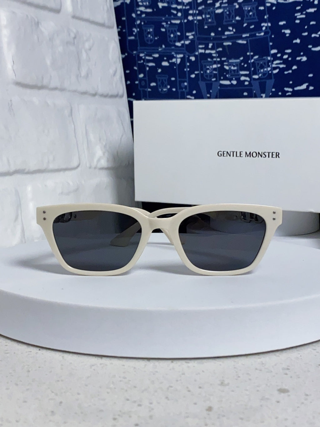 Gentle Monster XOXO Square Silver Lens Sunglasses for Men & Women - 416476 - detail image 2