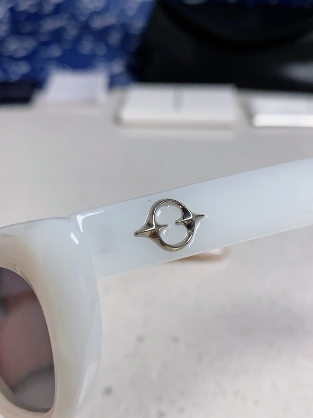 Gentle Monster 27AND7 Cat-Eye Silver Lens Sunglasses for Men & Women - 358875 - detail image 7