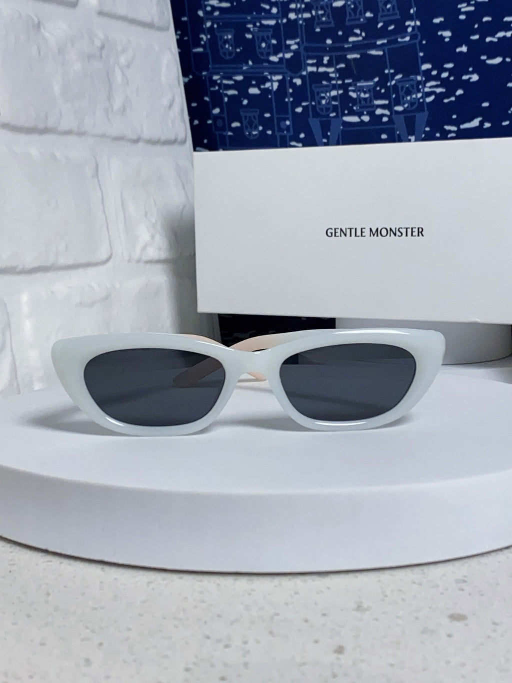 Gentle Monster 27AND7 Cat-Eye Silver Lens Sunglasses for Men & Women - 358875 - detail image 2