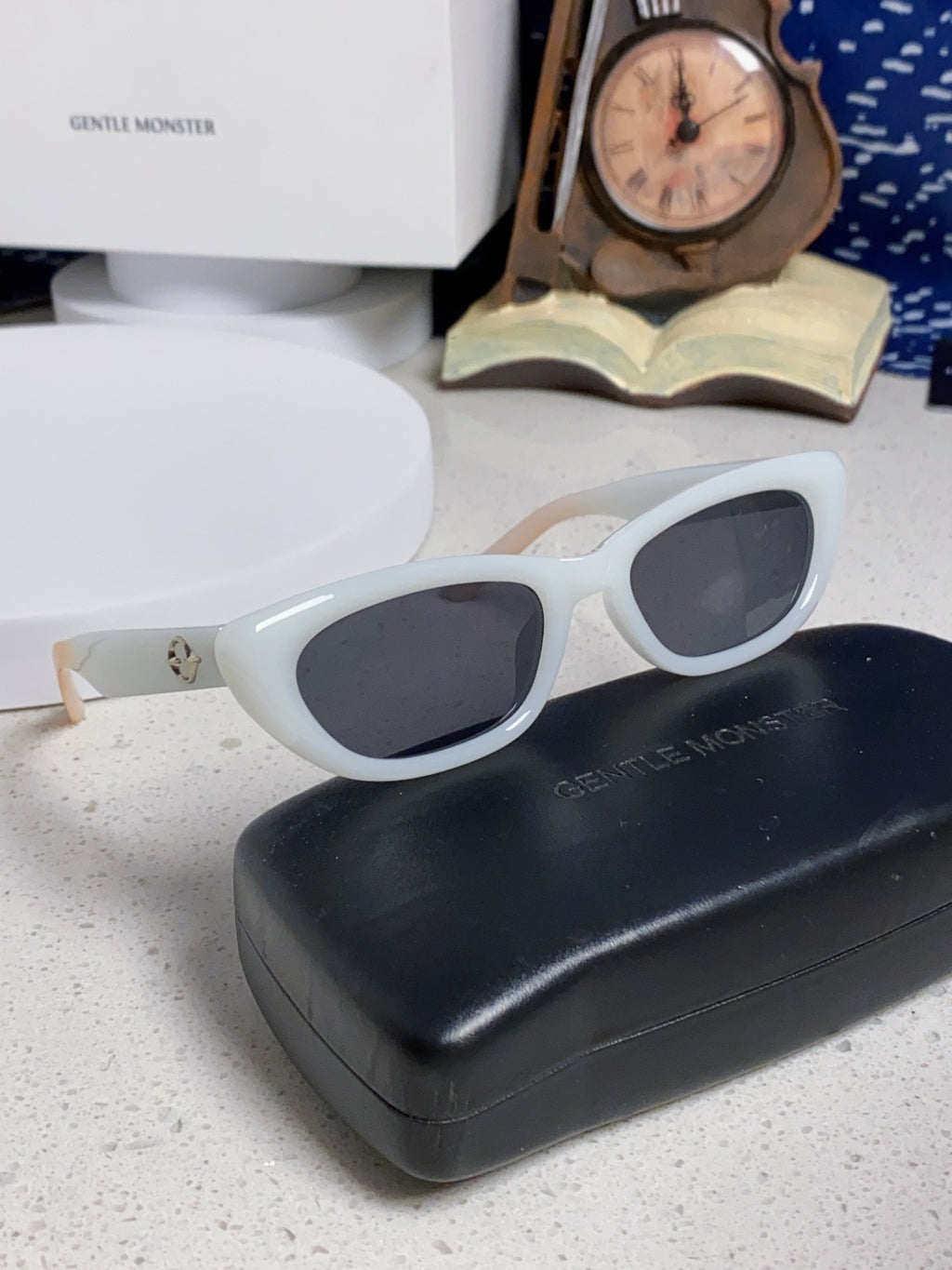 Gentle Monster 27AND7 Cat-Eye Silver Lens Sunglasses for Men & Women - 488047 - detail image 10