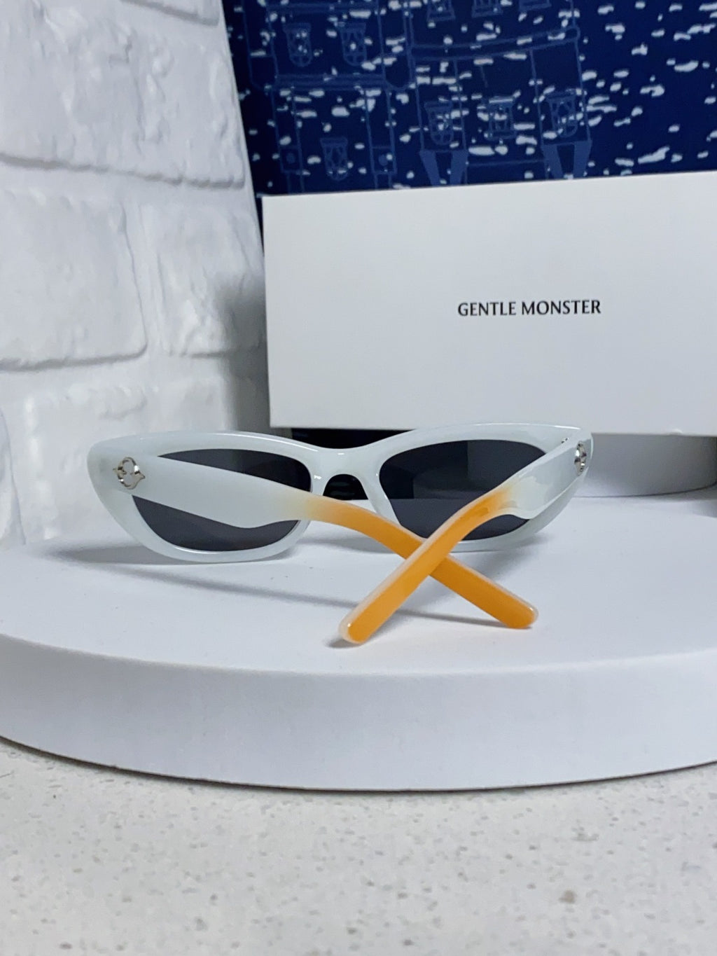 Gentle Monster 27AND7 Cat-Eye Silver Lens Sunglasses for Men & Women - 488047 - detail image 3