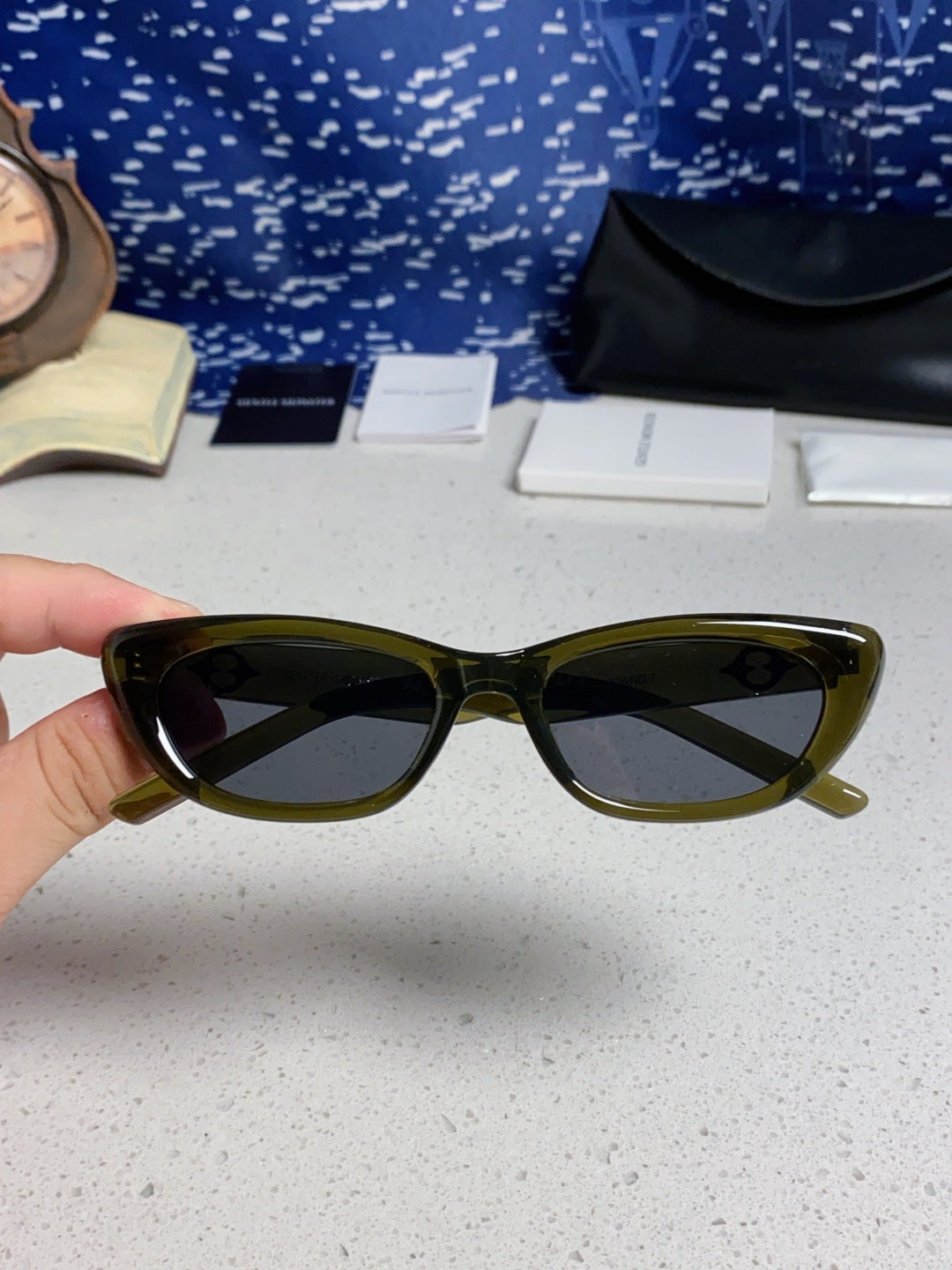Gentle Monster 27AND7 Cat-Eye Black Lens Sunglasses for Men & Women - 358876 - detail image 4