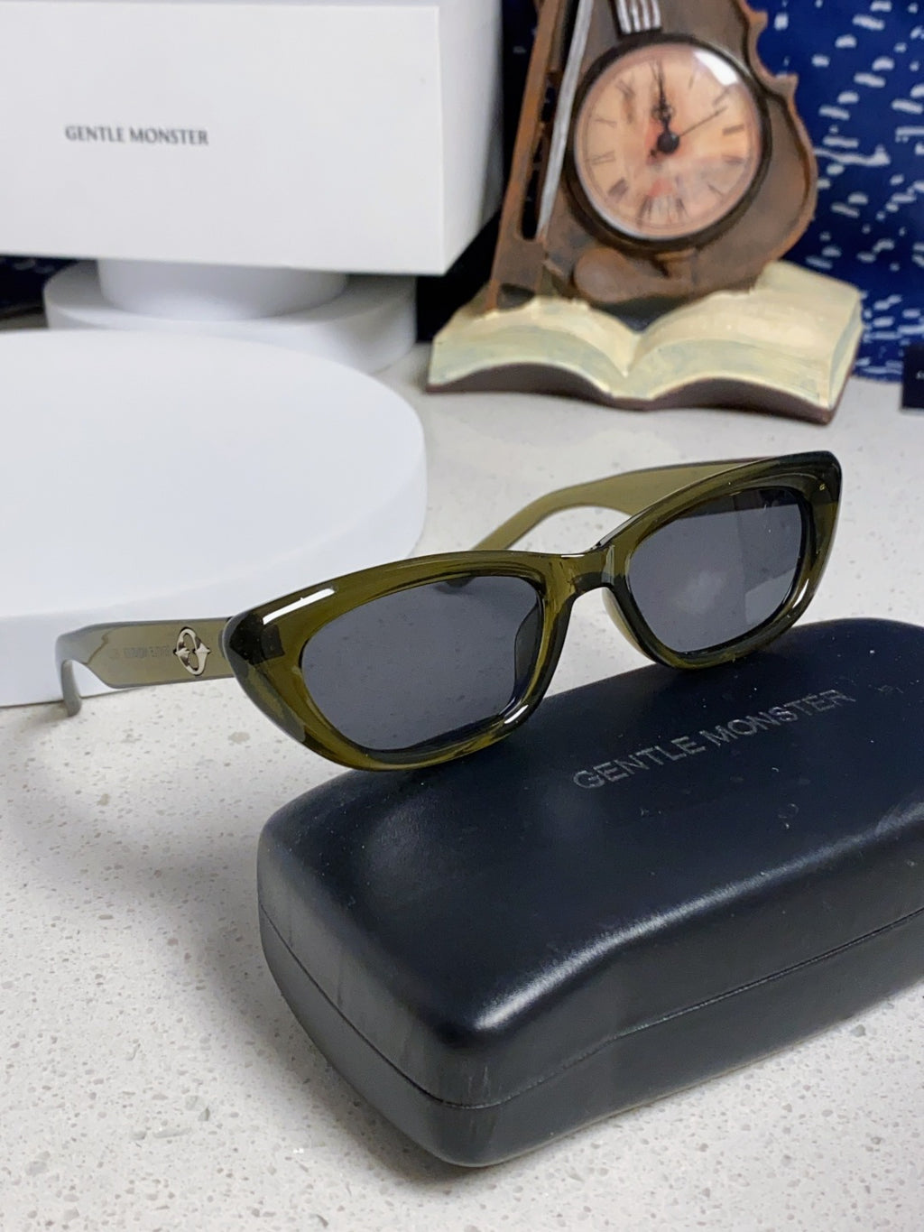 Gentle Monster 27AND7 Cat-Eye Black Lens Sunglasses for Men & Women - 358876 - detail image 10