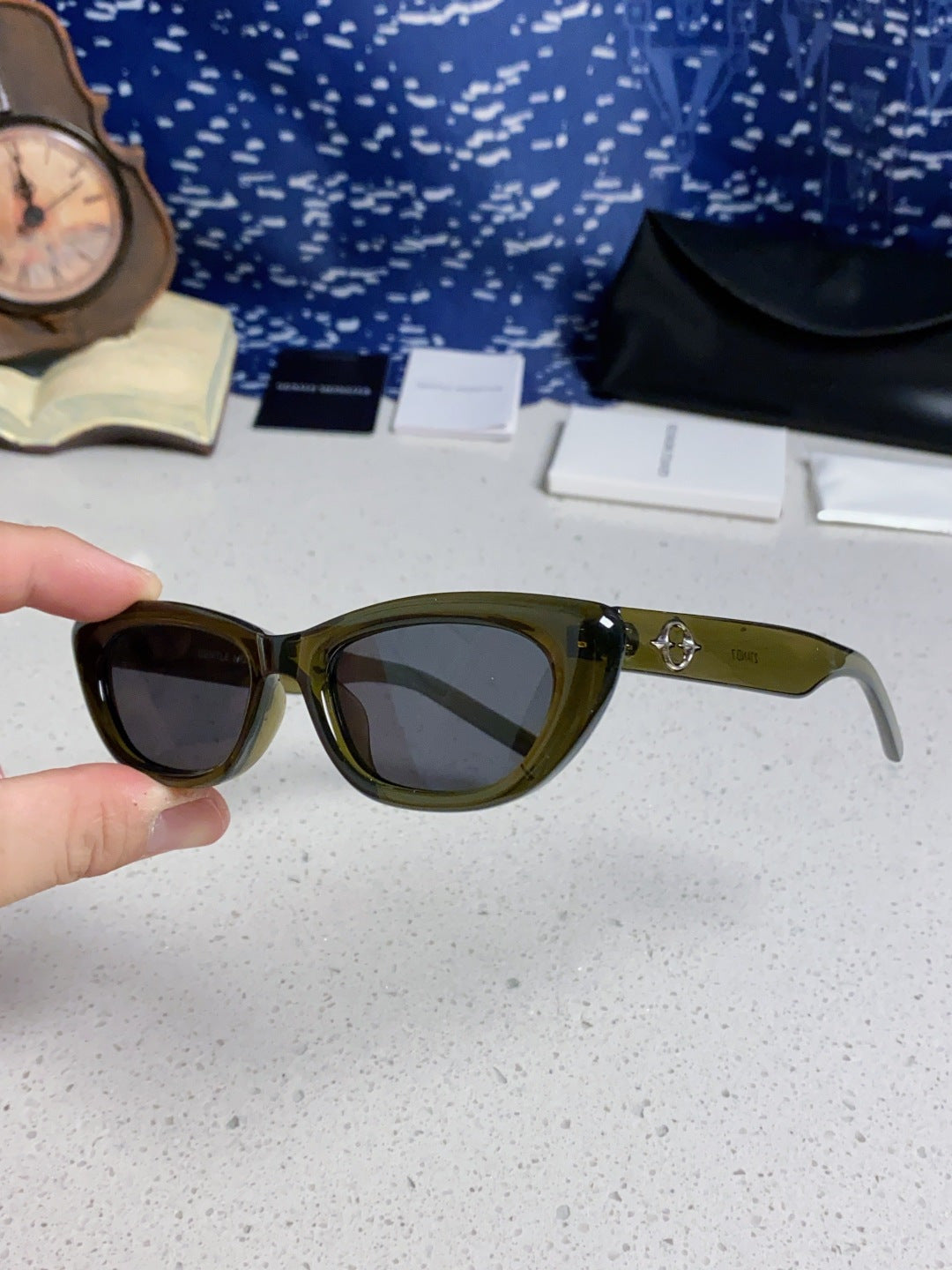 Gentle Monster 27AND7 Cat-Eye Black Lens Sunglasses for Men & Women - 488048 - detail image 6