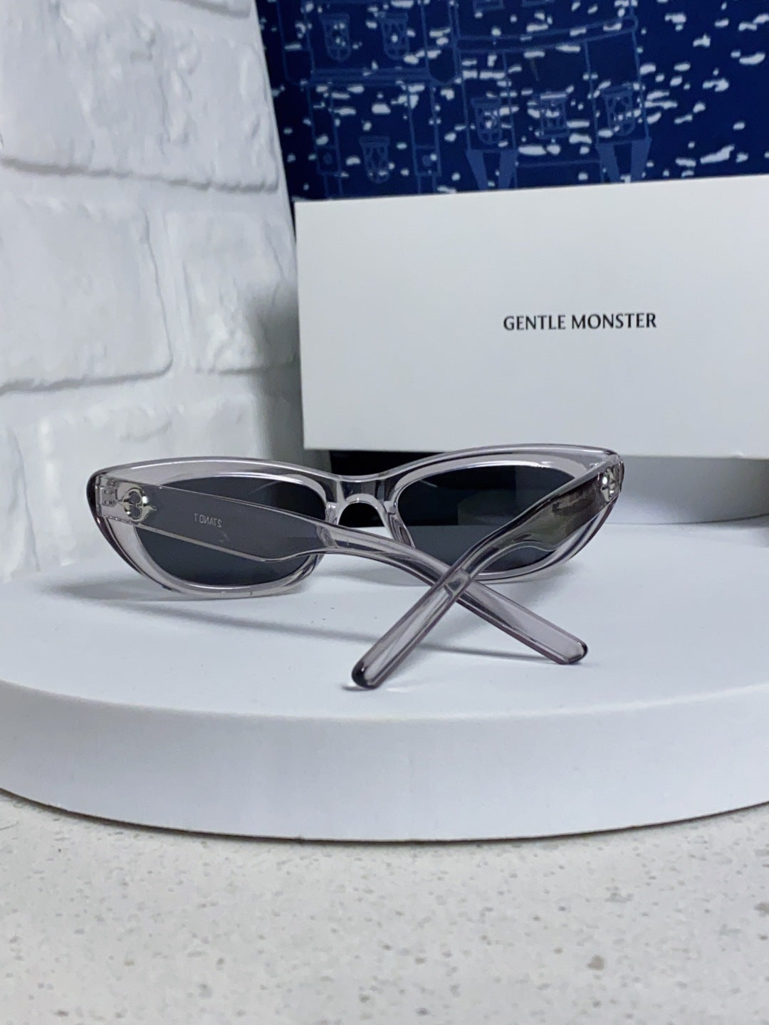 Gentle Monster 27AND7 Cat-Eye Silver Lens Sunglasses for Men & Women - 358877 - detail image 3