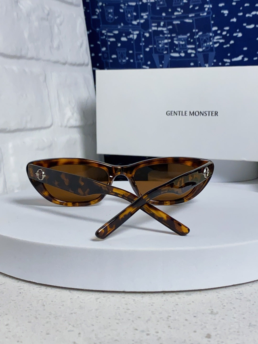 Gentle Monster 27AND7 Cat-Eye Brown Lens Sunglasses for Men & Women - 358878 - detail image 3