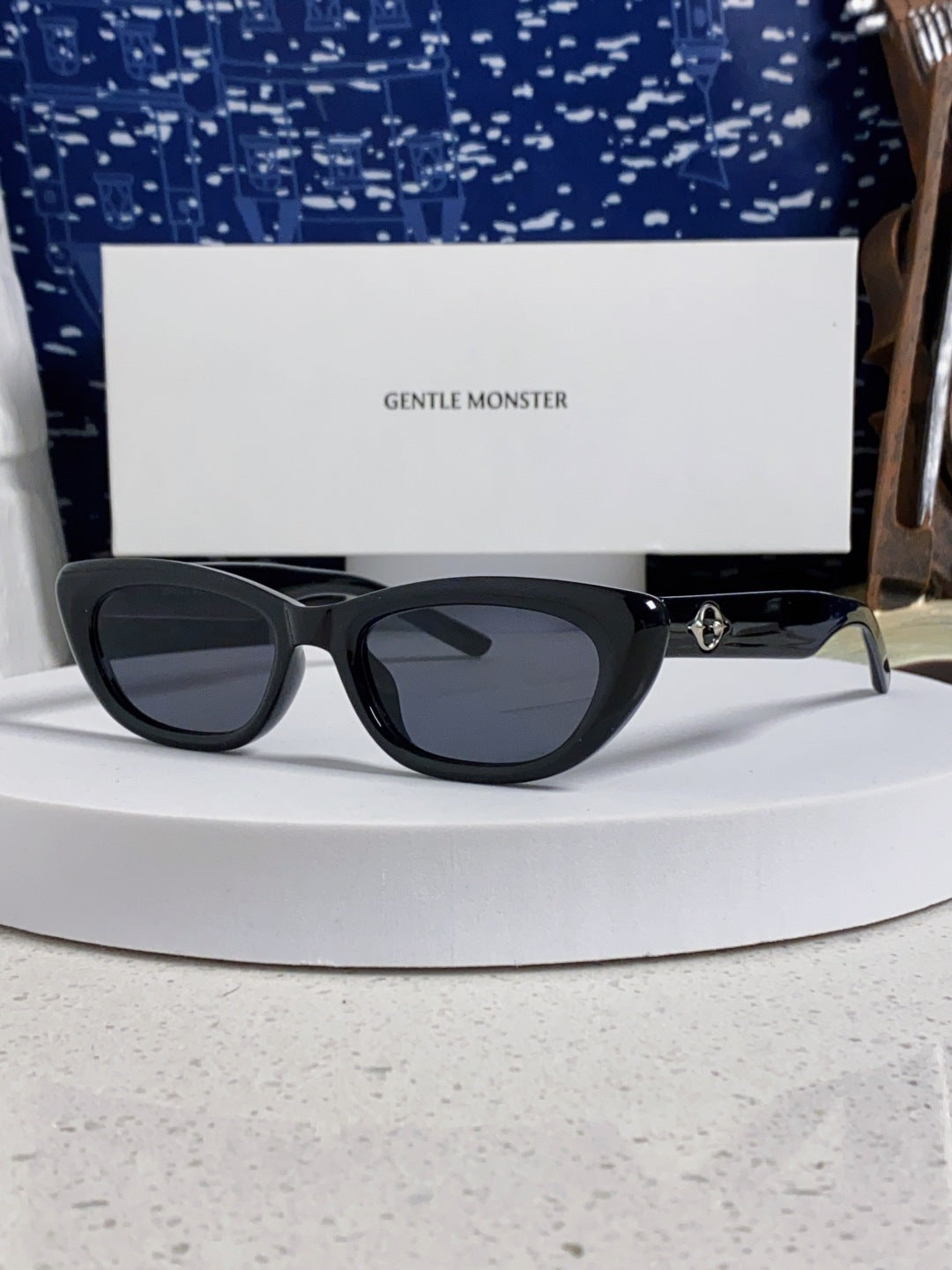 Gentle Monster 27AND7 Cat-Eye Black Lens Sunglasses for Men & Women - 358879