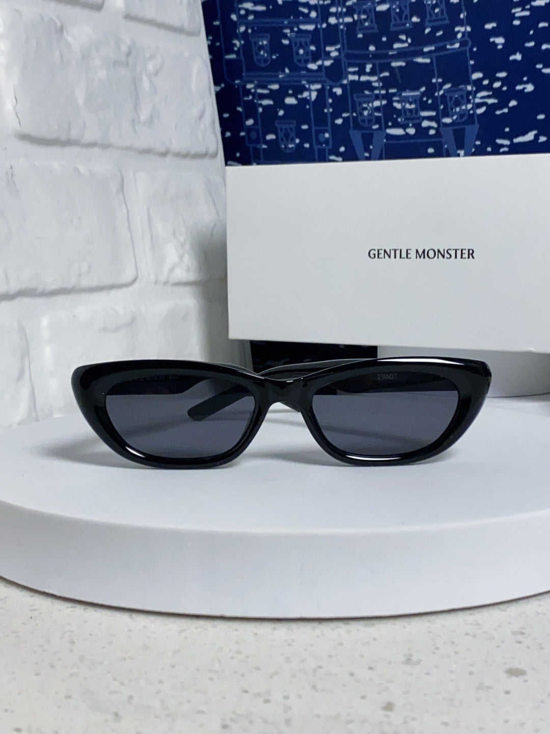 Gentle Monster 27AND7 Cat-Eye Black Lens Sunglasses for Men & Women - 358879 - detail image 2