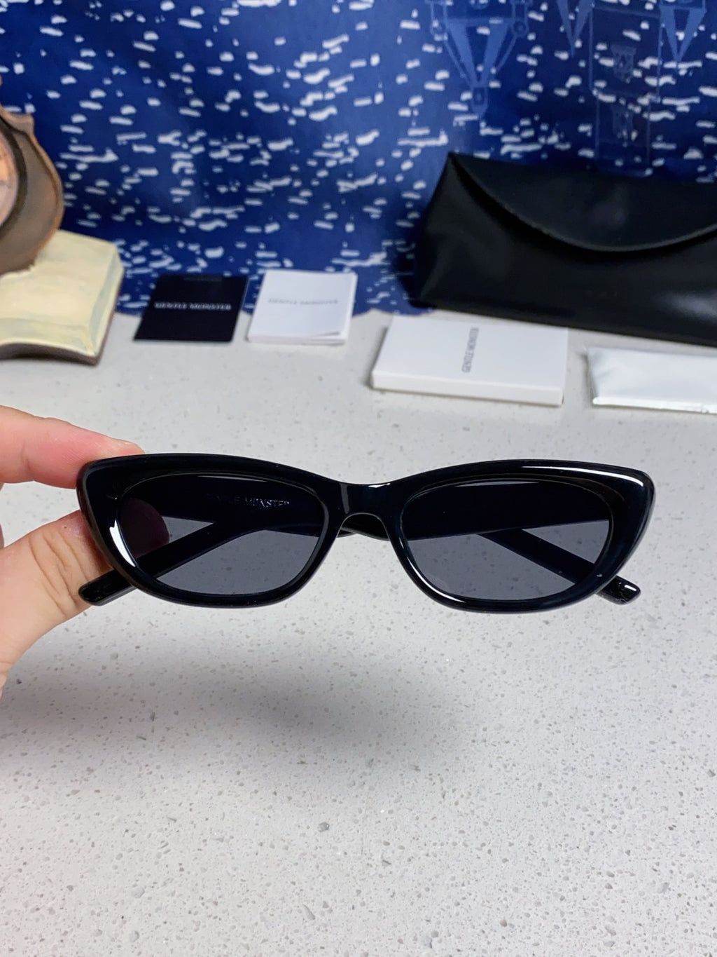 Gentle Monster 27AND7 Cat-Eye Black Lens Sunglasses for Men & Women - 358879 - detail image 4