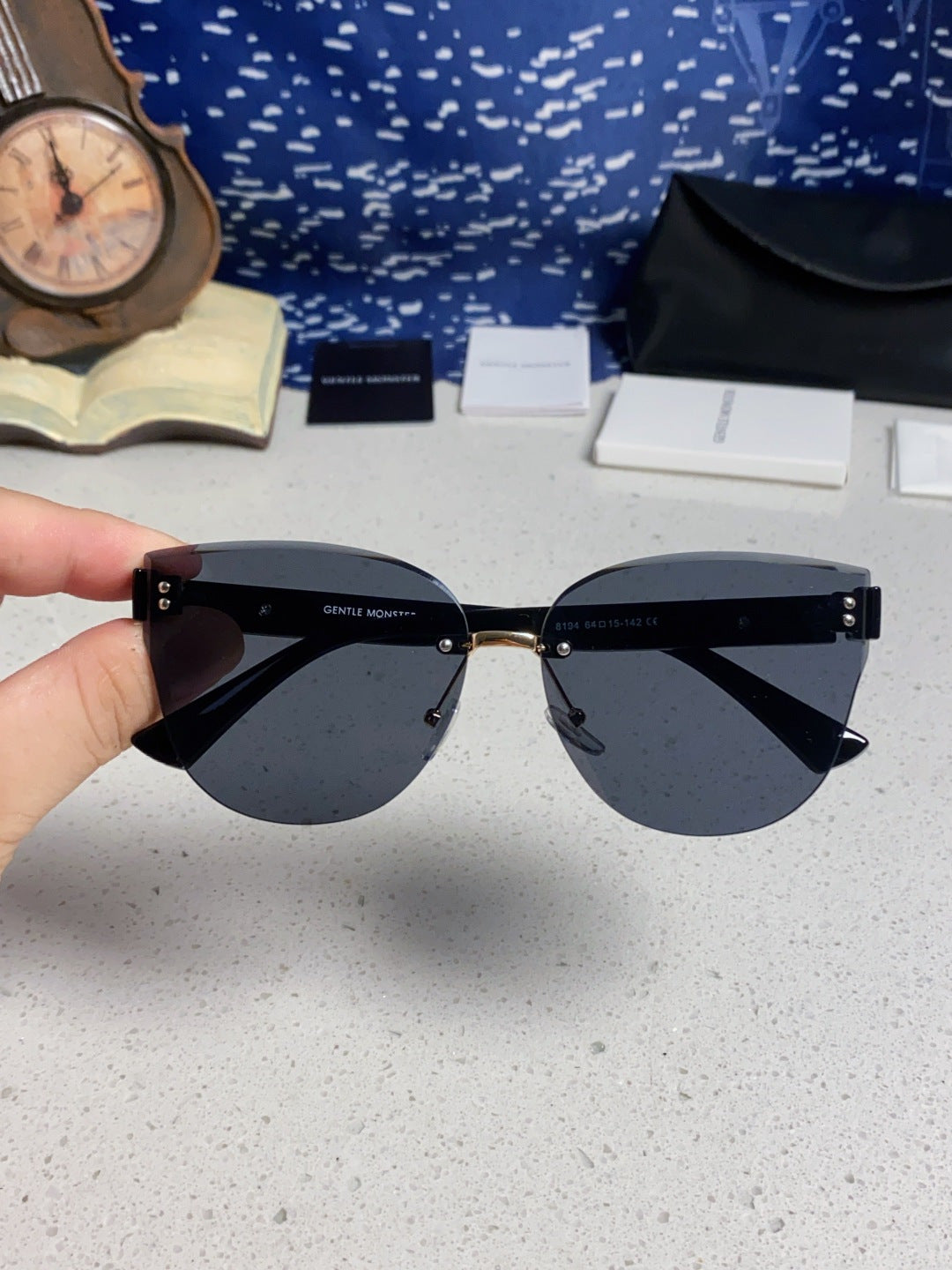 Gentle Monster 8194 Lightweight Rimless Black Lens Sunglasses for Women - detail image 4
