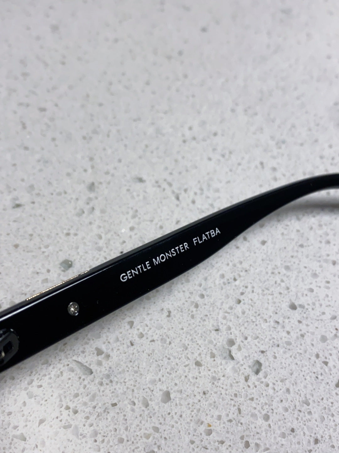 Gentle Monster 8194 Lightweight Rimless Black Lens Sunglasses for Women - detail image 8