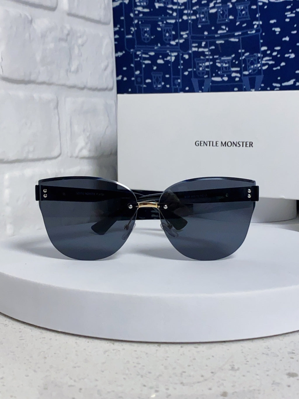 Gentle Monster 8194 Lightweight Rimless Black Lens Sunglasses for Women - detail image 2