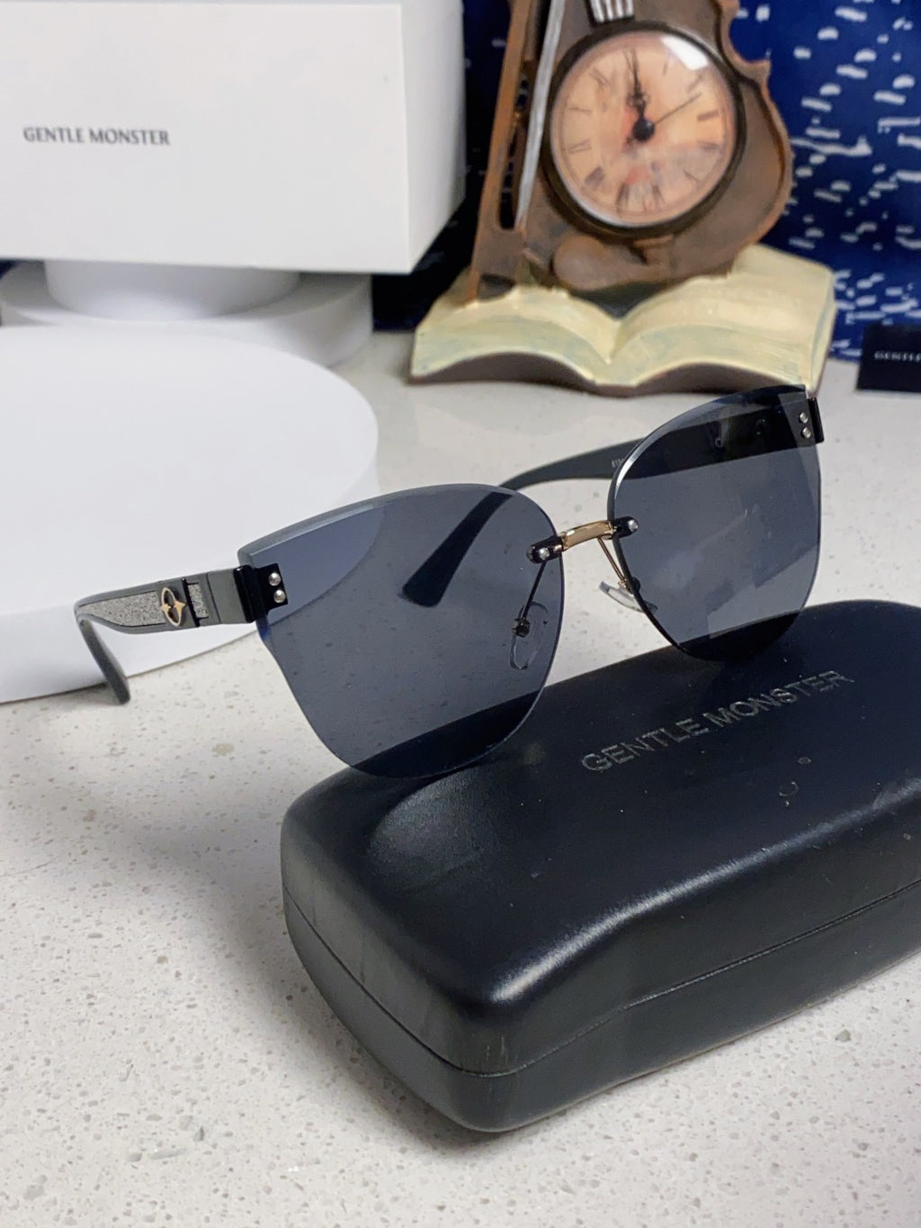 Gentle Monster 8194 Lightweight Rimless Black Lens Sunglasses for Women - detail image 10