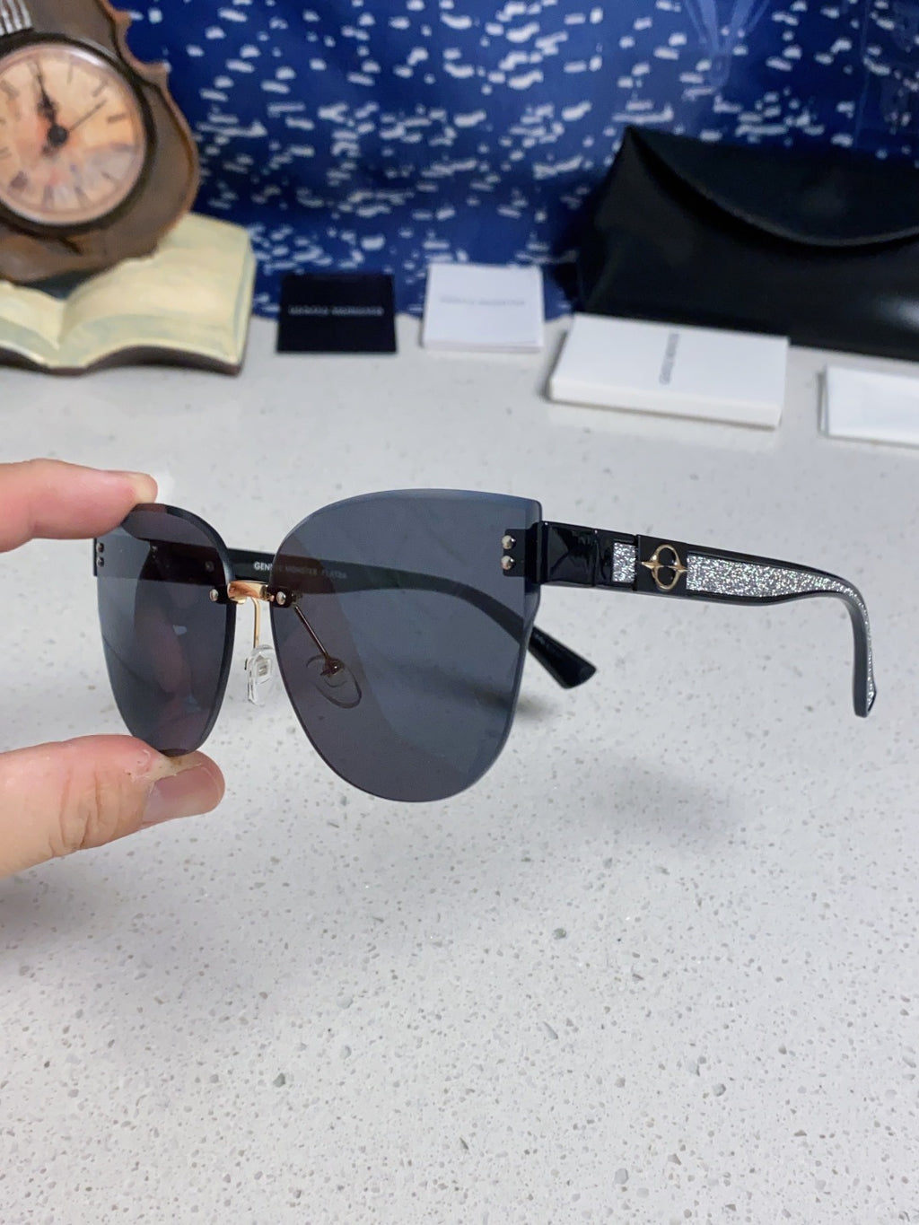 Gentle Monster 8194 Lightweight Rimless Black Lens Sunglasses for Women - detail image 6