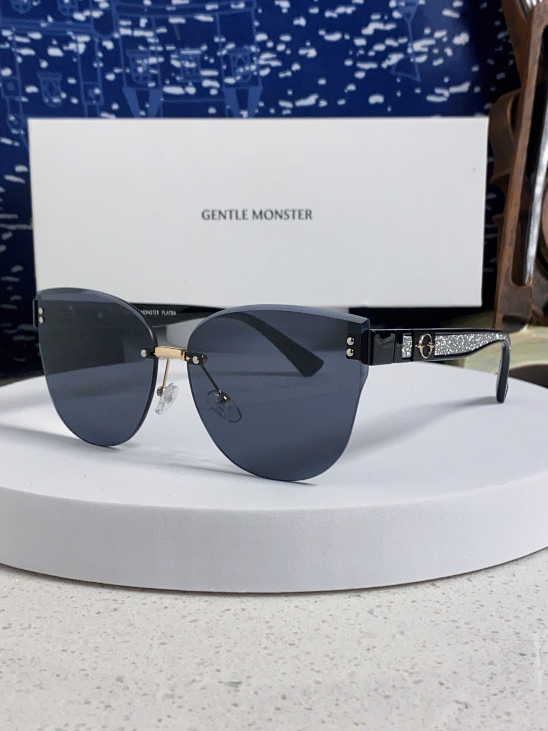 Gentle Monster 8194 Lightweight Rimless Black Lens Sunglasses for Women