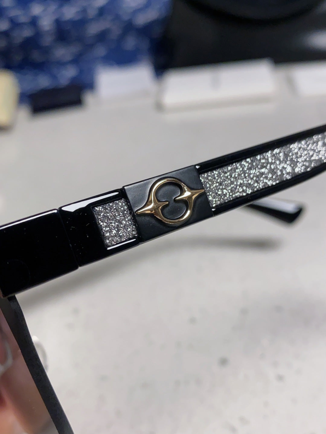 Gentle Monster 8194 Lightweight Rimless Black Lens Sunglasses for Women - detail image 7