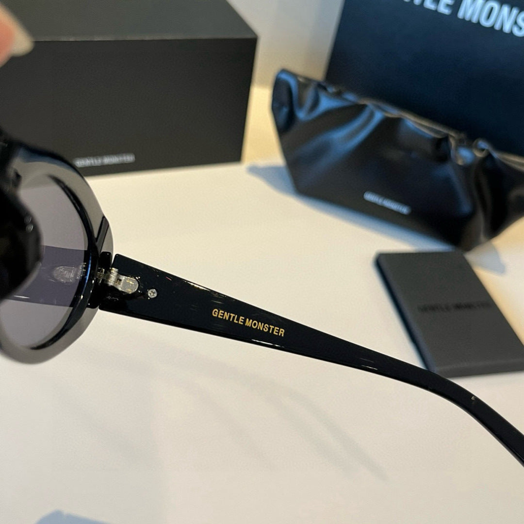 Gentle Monster Cat-Eye Black Lens Sunglasses for Men & Women - 358910 - detail image 8
