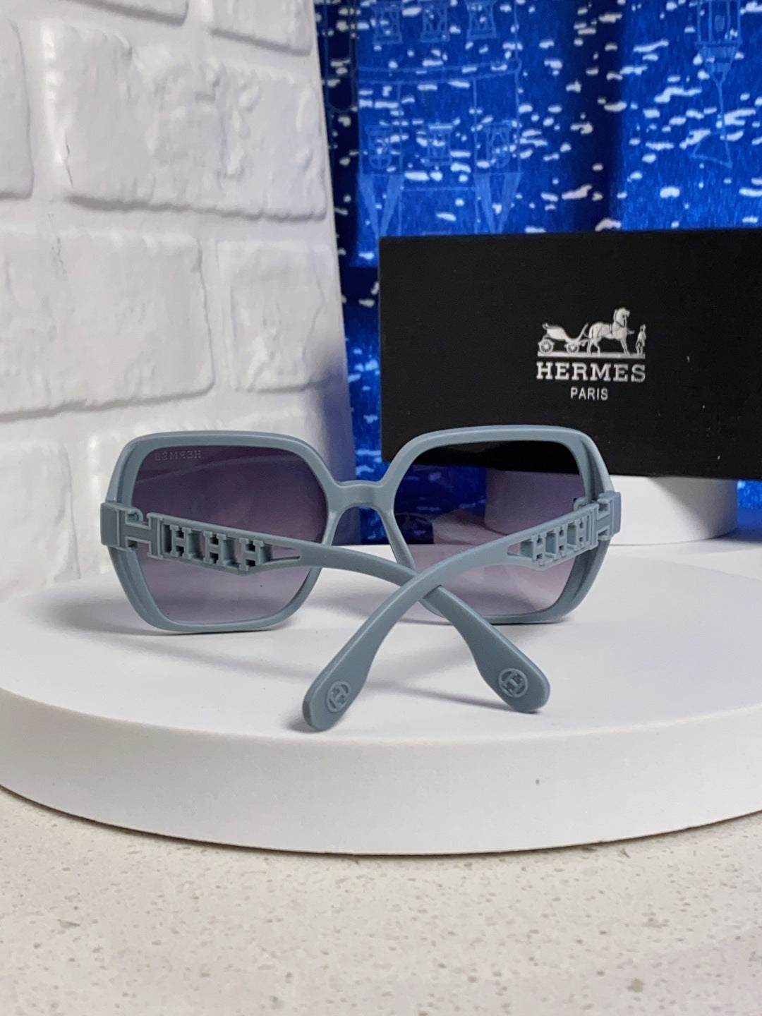 Hermès Polarized Round Gray Lens Sunglasses for Women - 358929 - detail image 3
