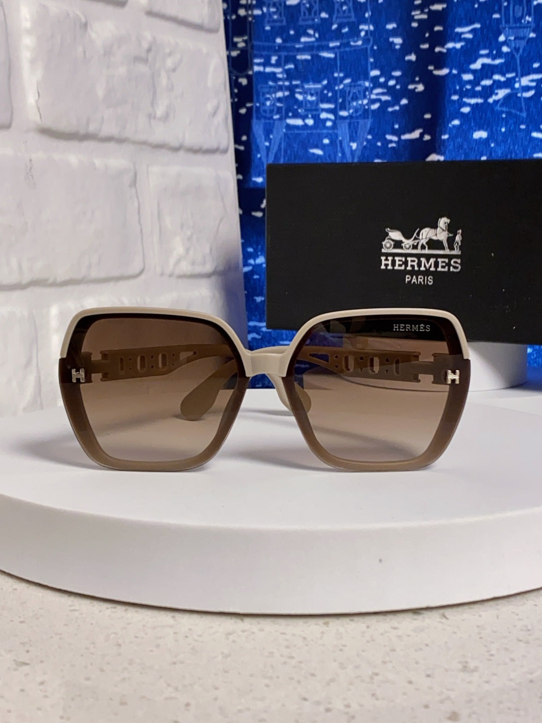 Hermès Polarized Round Brown Lens Sunglasses for Women - detail image 2
