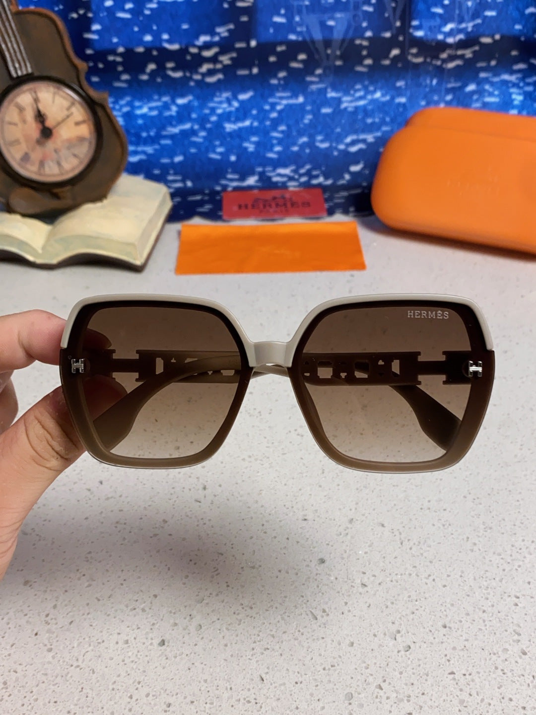 Hermès Polarized Round Brown Lens Sunglasses for Women - 358930 - detail image 4