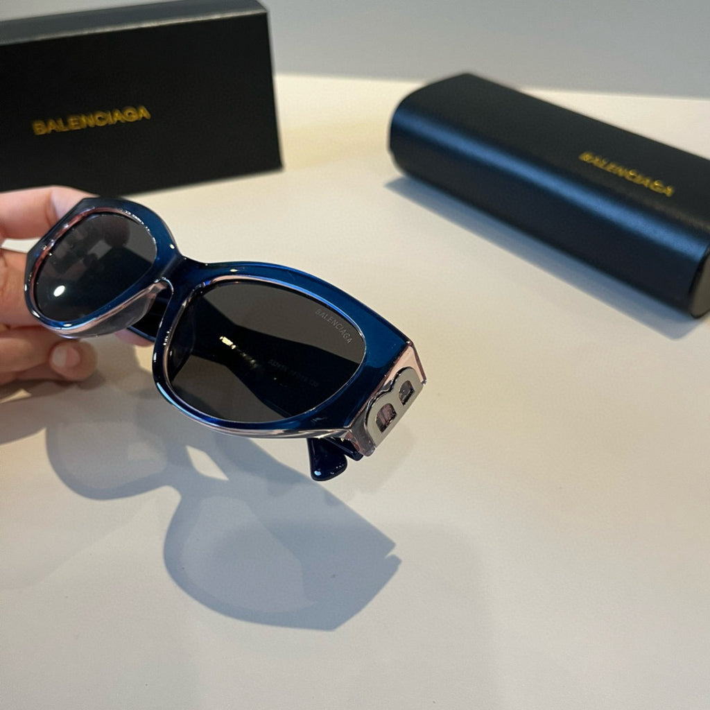 Balenciaga Rectangular Black Lens Sunglasses for Men & Women - 358661 - detail image 7