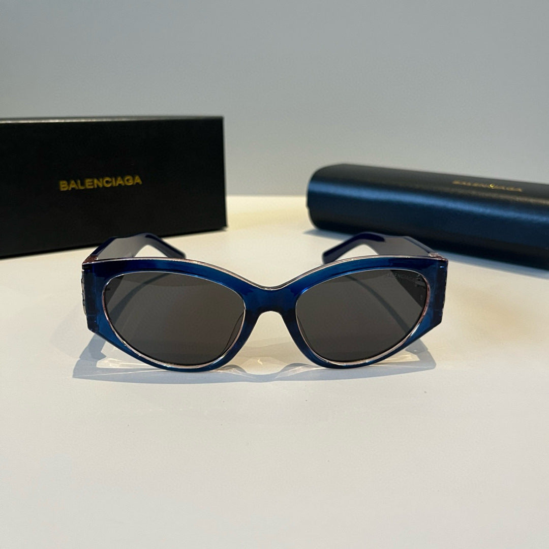 Balenciaga Rectangular Black Lens Sunglasses for Men & Women - 358661 - detail image 2