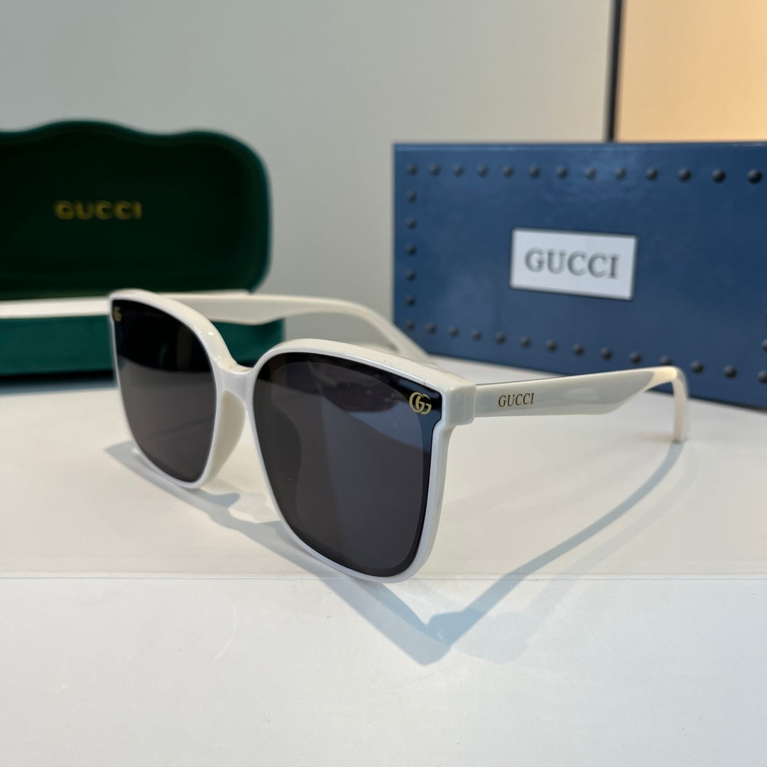 Gucci Oversized Silver Lens Sunglasses for Men & Women - 448838 - detail image 3