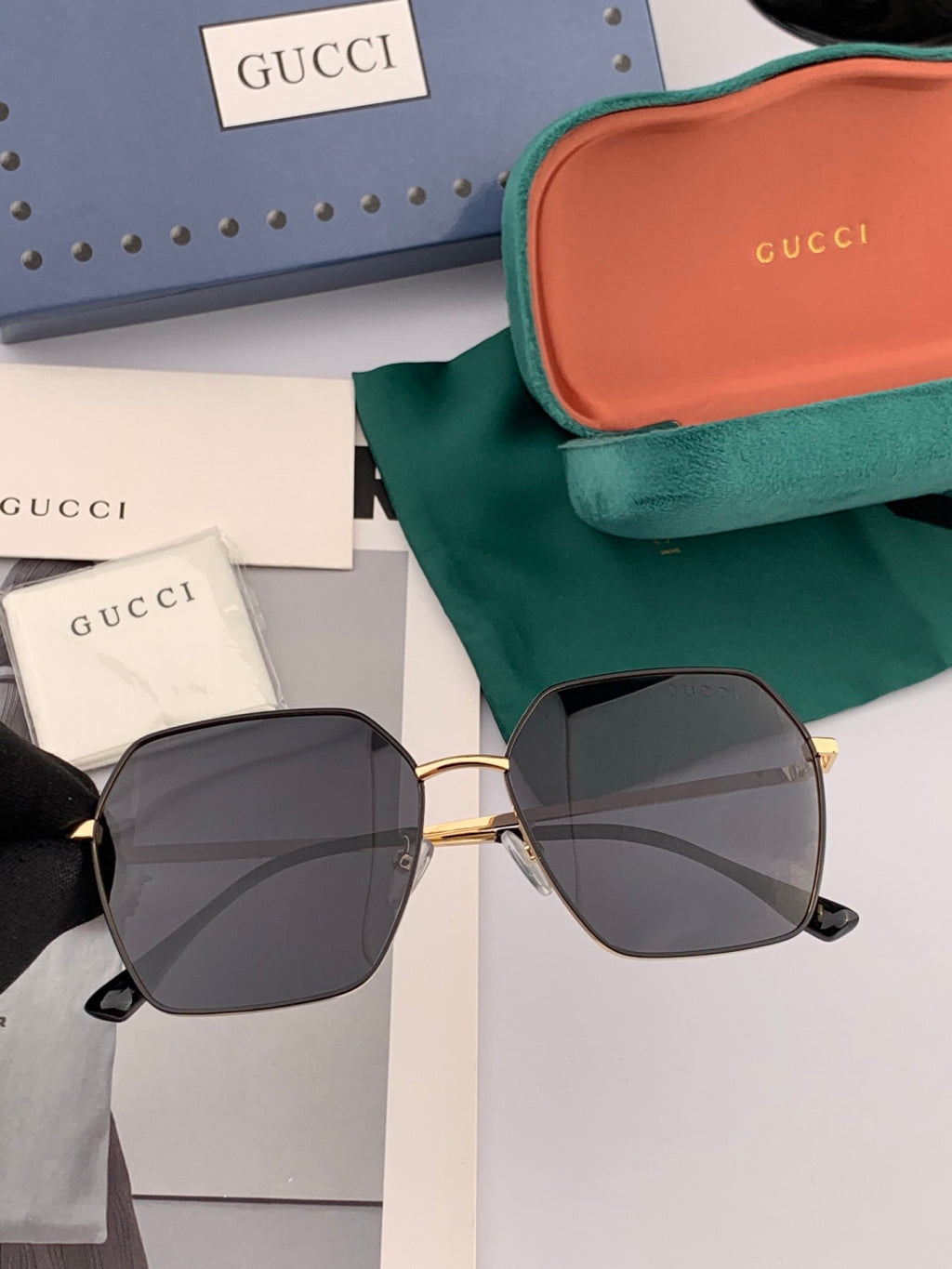Gucci G1826 Polarized Oversized Gold Lens Sunglasses for Men & Women - detail image 2