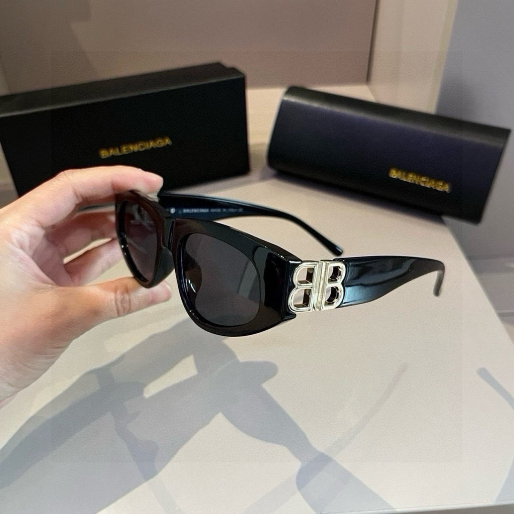 Balenciaga Rectangular Gold Lens Sunglasses for Men & Women - 372359 - detail image 3
