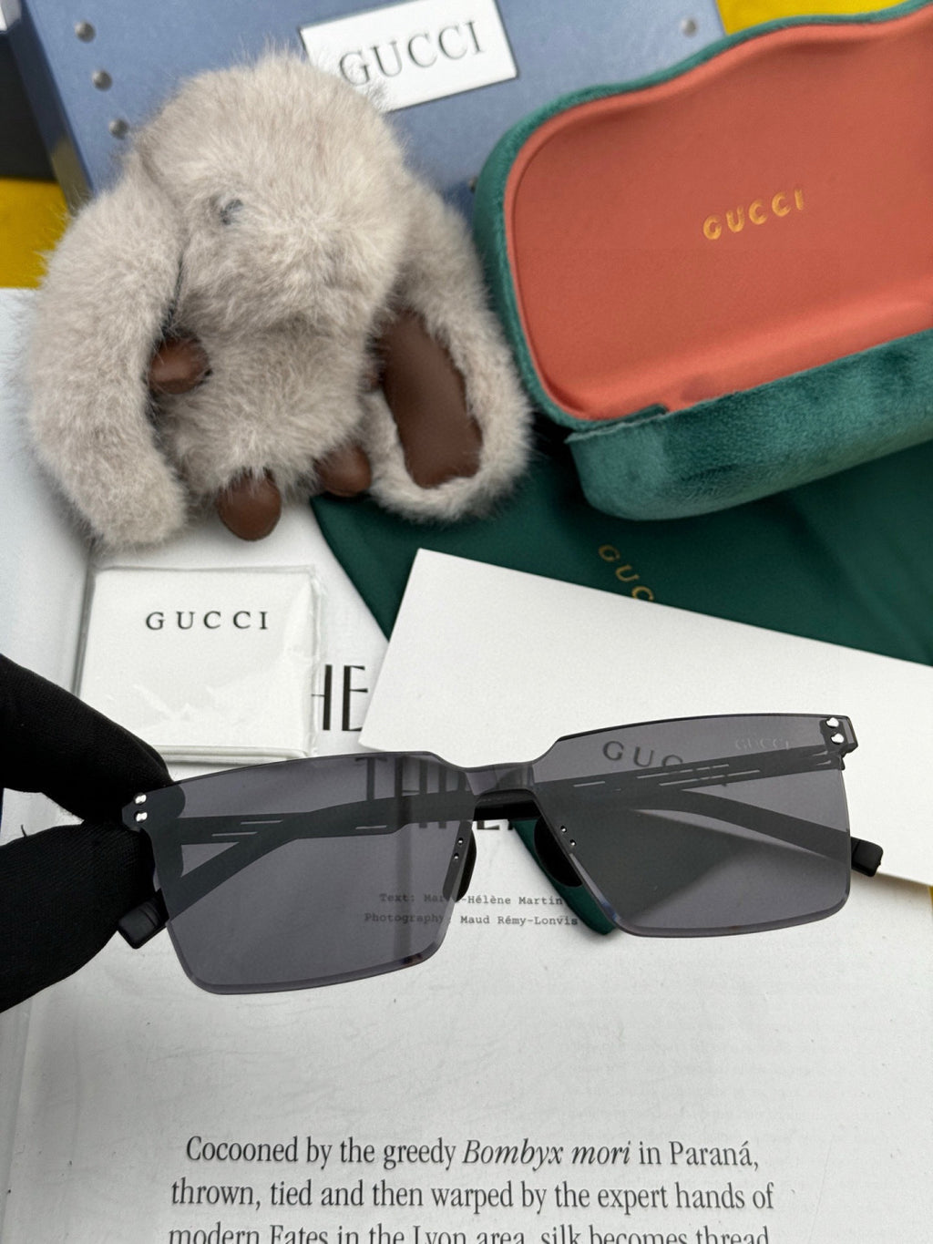 Gucci G910 Polarized Fashion Black Lens Sunglasses for Men & Women - 158206 - detail image 2