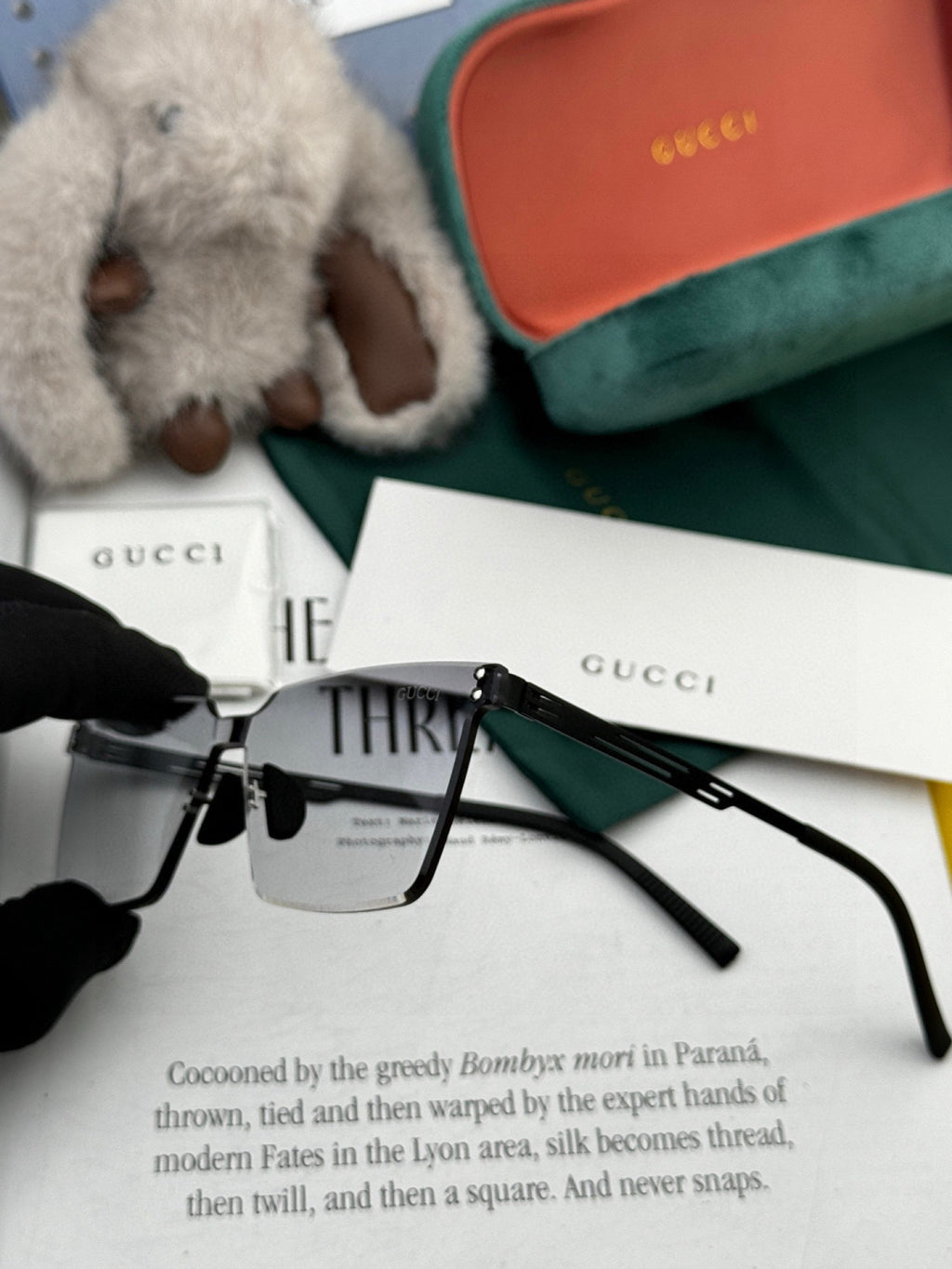 Gucci G910 Polarized Fashion Black Lens Sunglasses for Men & Women - 158206 - detail image 4
