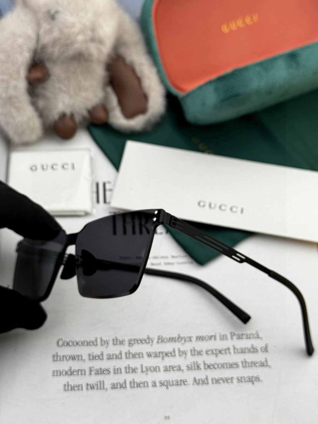 Gucci G910 Polarized Fashion Black Lens Sunglasses for Men & Women - 158206 - detail image 5