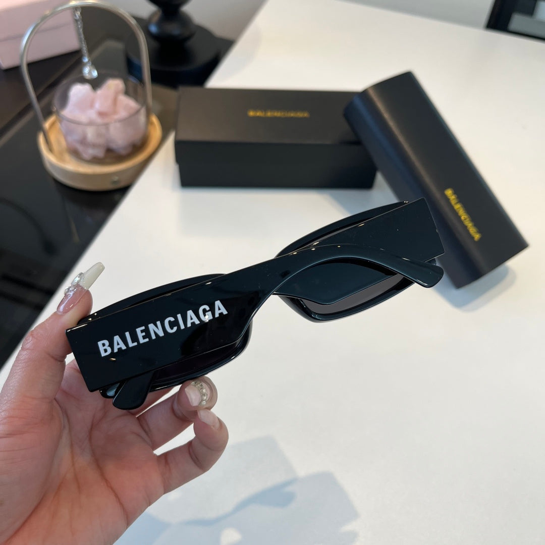 Balenciaga Rectangular Black Lens Sunglasses for Men & Women - 158566 - detail image 7