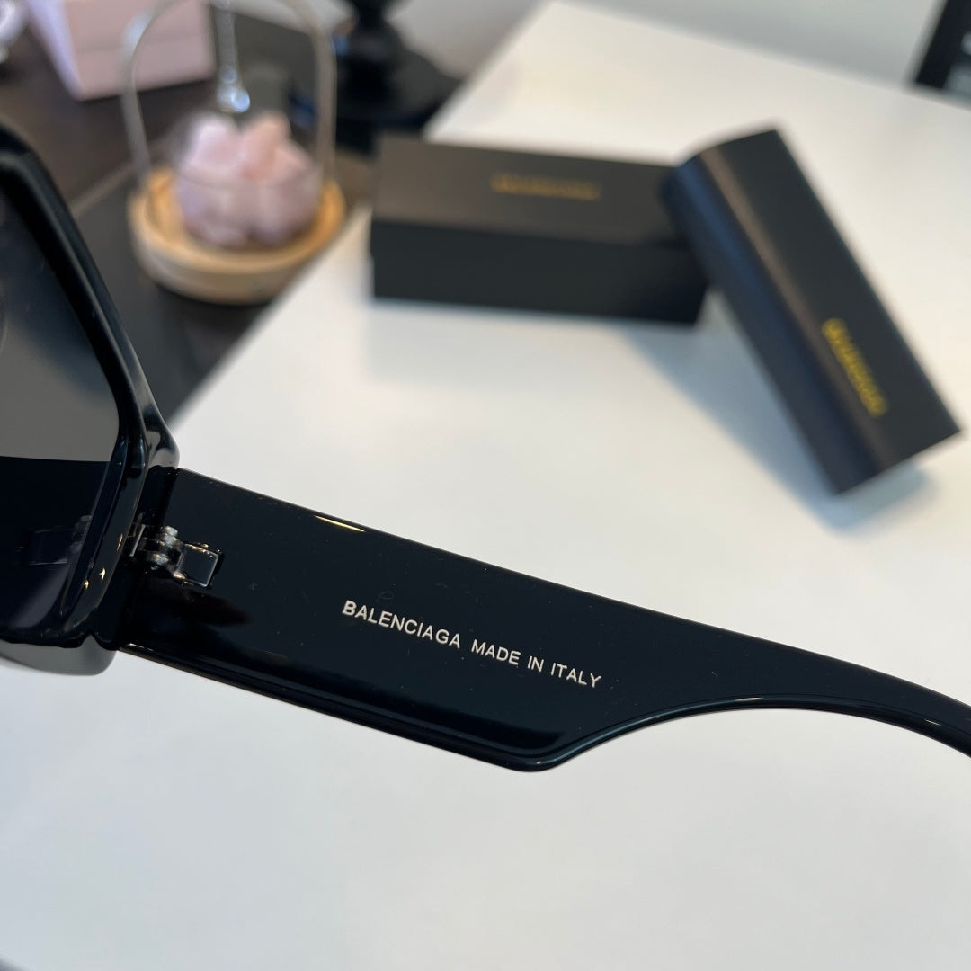Balenciaga Rectangular Black Lens Sunglasses for Men & Women - 158566 - detail image 9