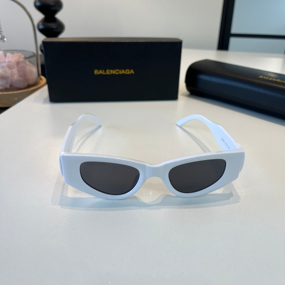 Balenciaga Rectangular Silver Lens Sunglasses for Men & Women - 372350 - detail image 2