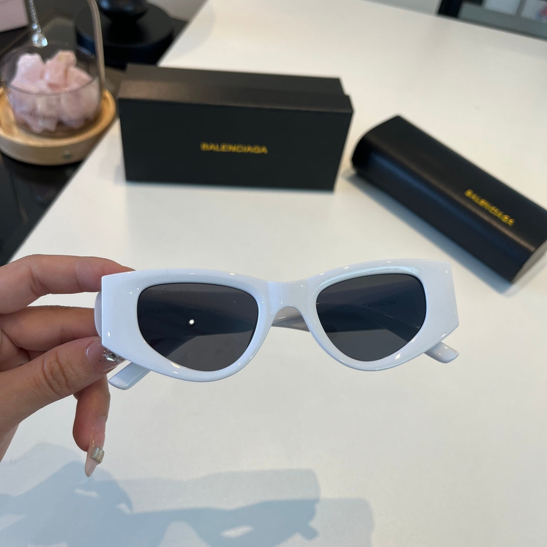 Balenciaga Rectangular Silver Lens Sunglasses for Men & Women - 158568 - detail image 6