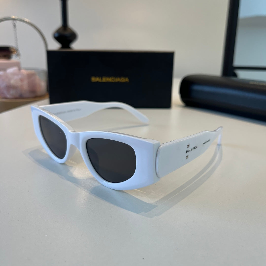 Balenciaga Rectangular Silver Lens Sunglasses for Men & Women - 158568 - detail image 3