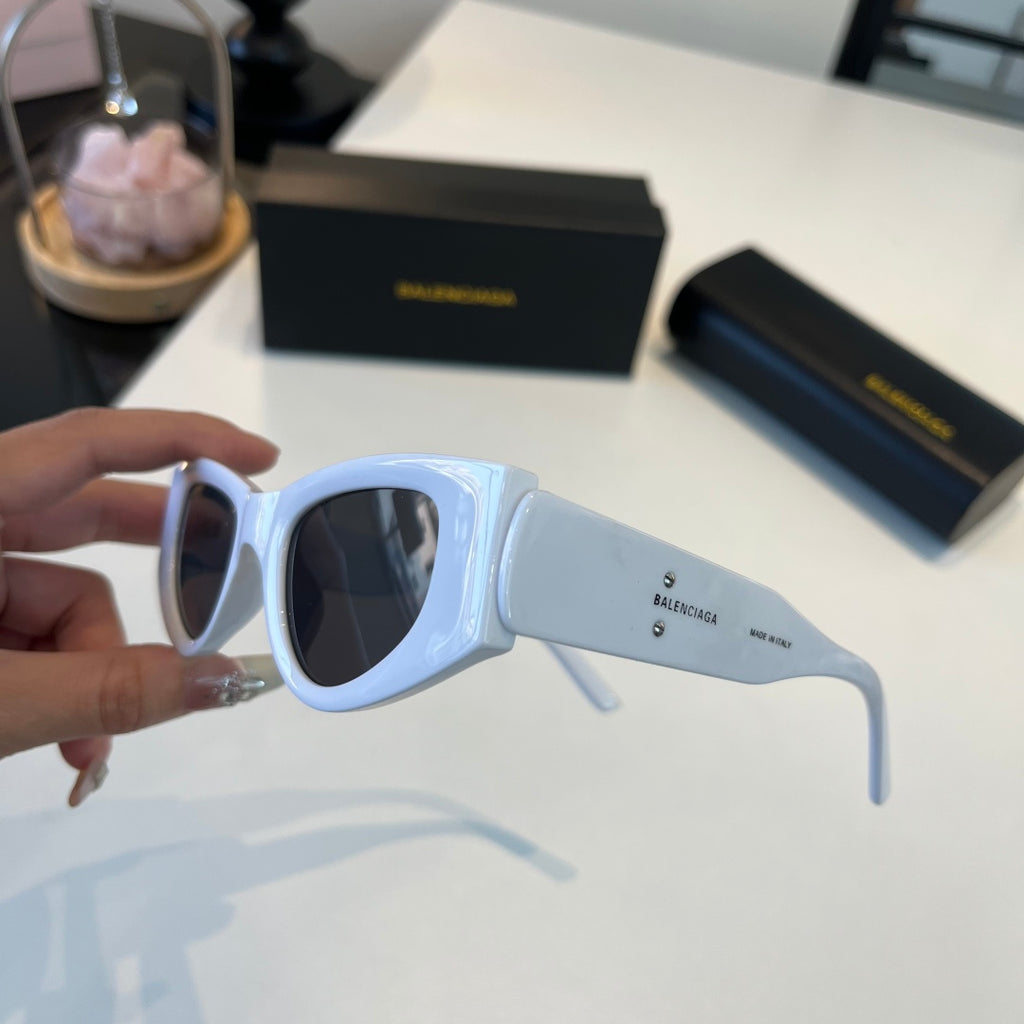 Balenciaga Rectangular Silver Lens Sunglasses for Men & Women - 449653 - detail image 4