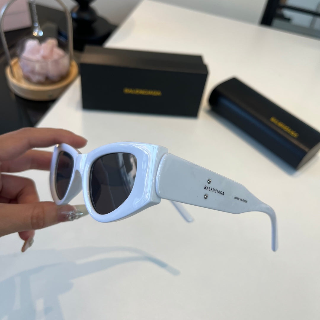 Balenciaga Rectangular Silver Lens Sunglasses for Men & Women - 449653 - detail image 4