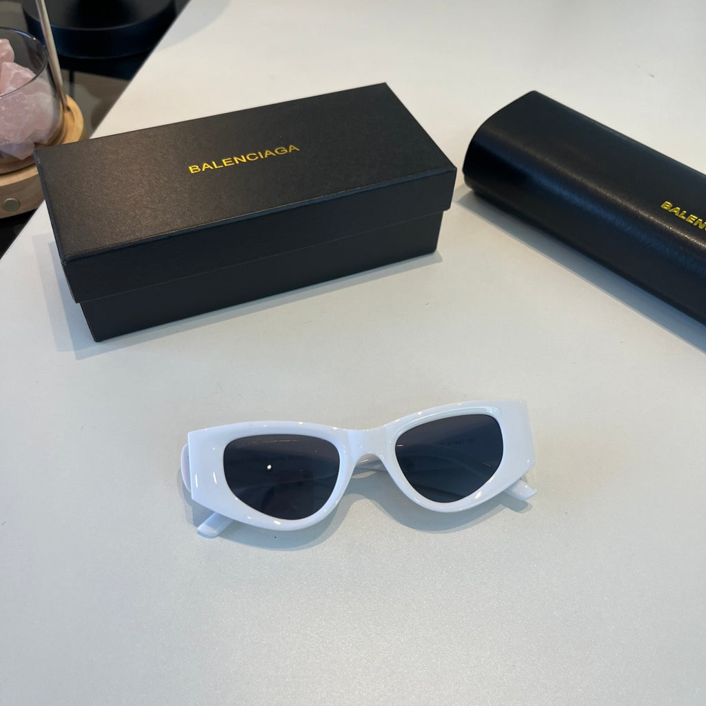 Balenciaga Rectangular Silver Lens Sunglasses for Men & Women - 372350 - detail image 5