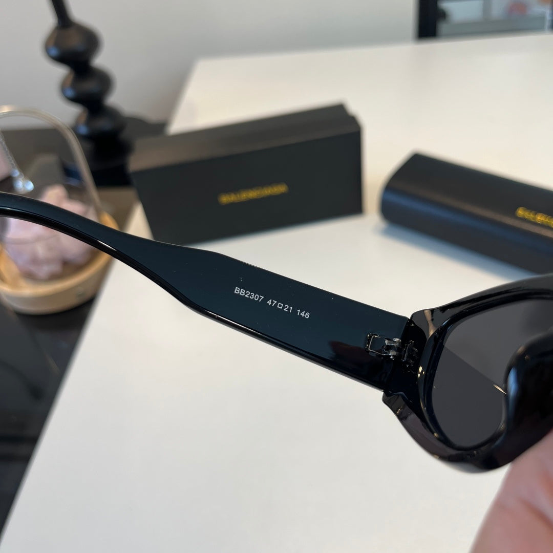 Balenciaga Rectangular Black Lens Sunglasses for Men & Women - 416136 - detail image 7
