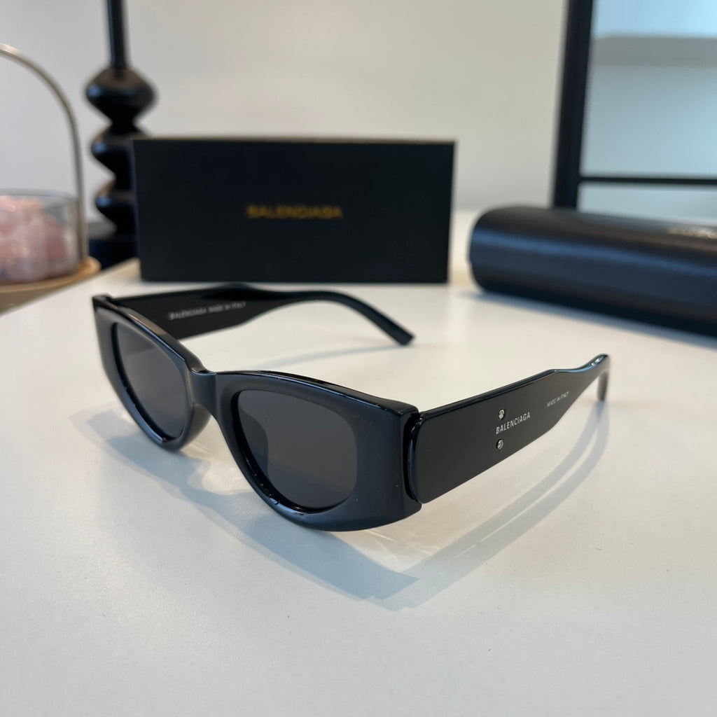 Balenciaga Rectangular Black Lens Sunglasses for Men & Women - 372351 - detail image 3